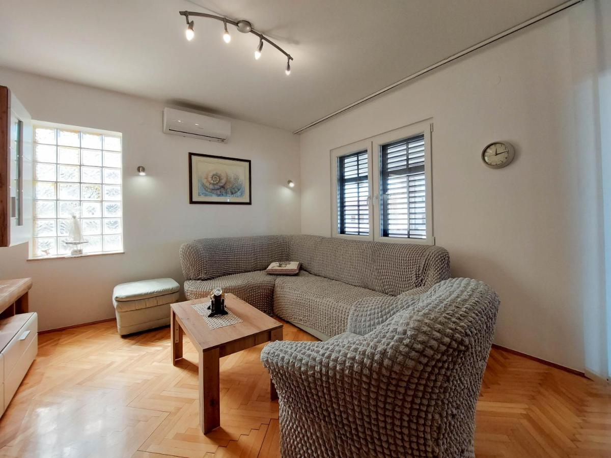 Apartment Neda Пунат Екстер'єр фото