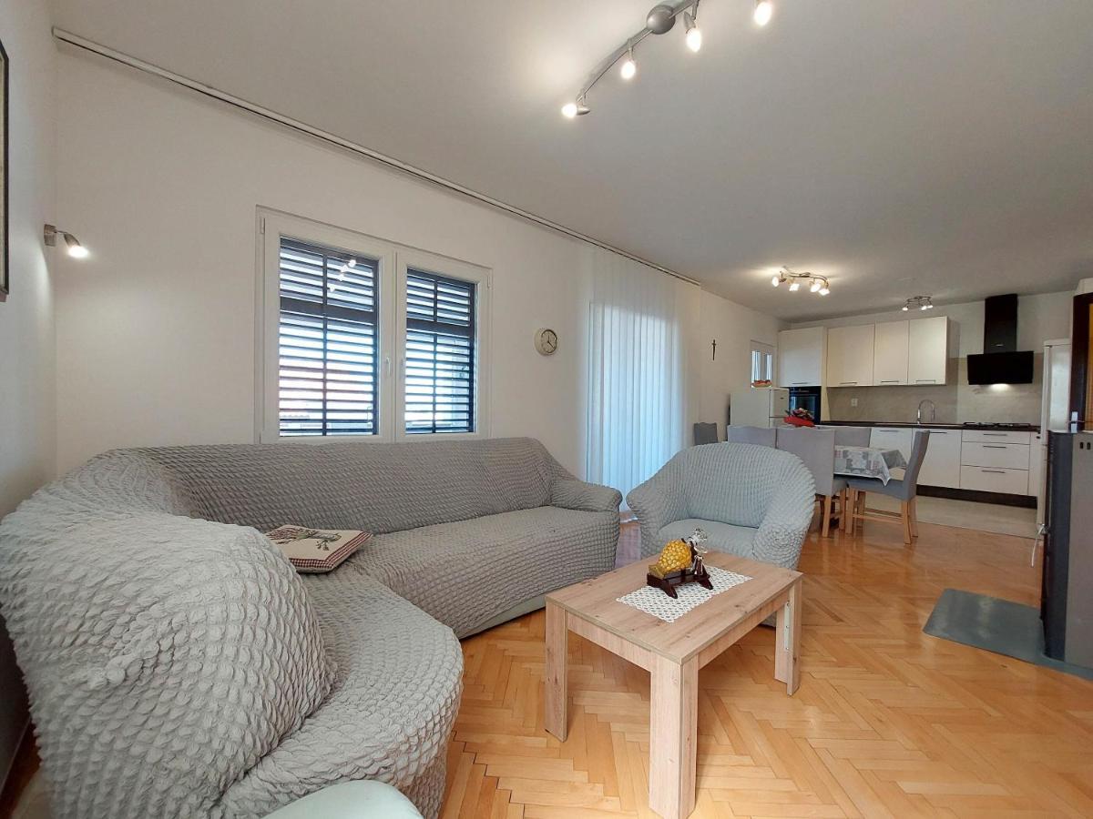 Apartment Neda Пунат Екстер'єр фото